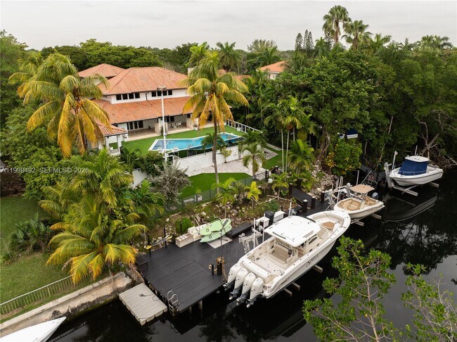 Building Photo - 7125 Los Pinos Blvd