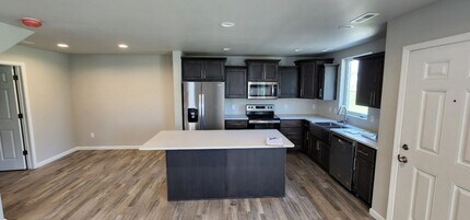 Building Photo - Modern 3 bed 2.5 bath twinhome in South Bismarck