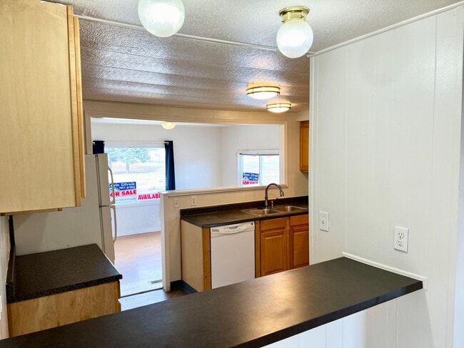 Building Photo - Southside 2 Bed Mobile Home at Southwood M...