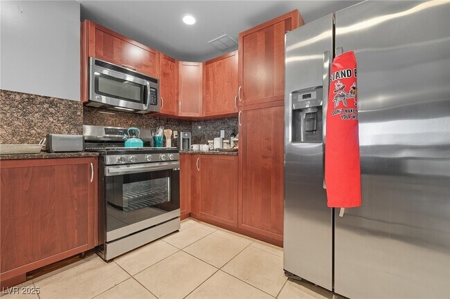 Building Photo - 150 S Las Vegas Blvd