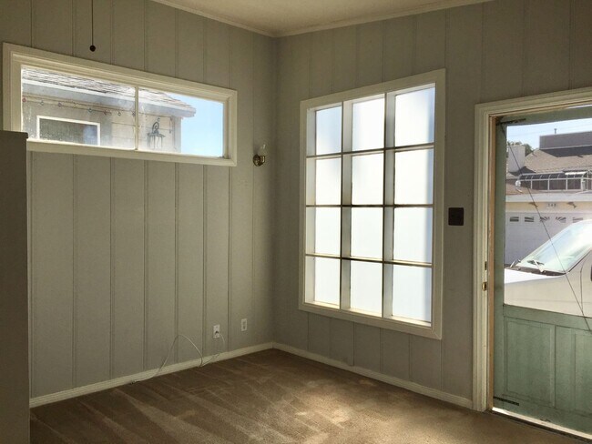 Building Photo - Silver Strand Beach - One bedroom, one bat...