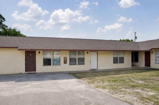 Building Photo - 1718 Juno Rd