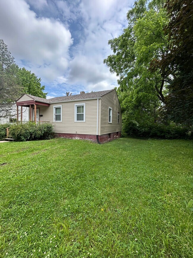 Building Photo - 5510 Avon Pl