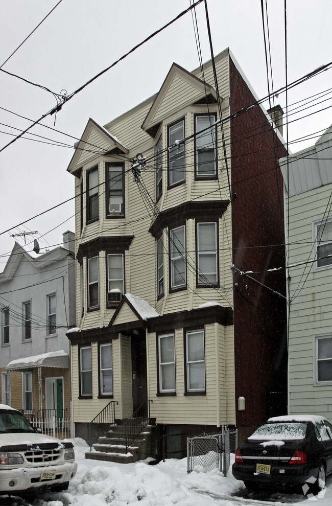 Building Photo - 175 South St