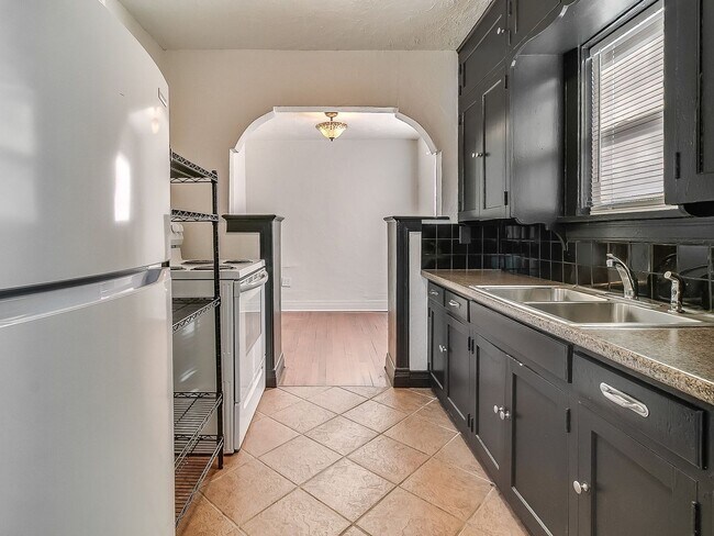 Building Photo - Charming 1 bed | 1 bath in great location