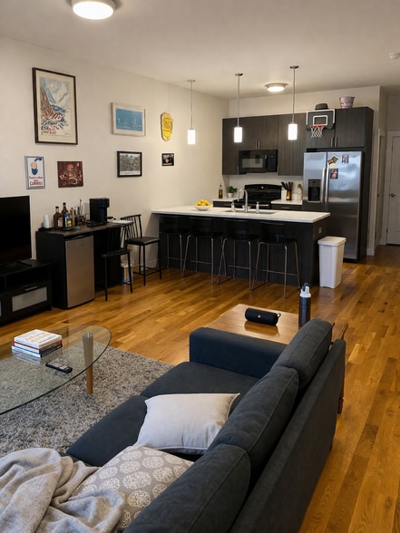 Building Photo - 3114 N Southport Ave