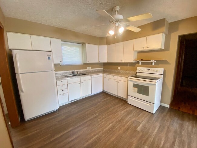 Building Photo - Super Clean 2 Bedroom - 1 Bath Home