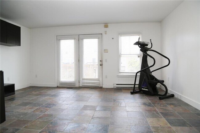 Building Photo - 74 Tell St