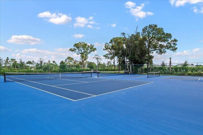 Building Photo - 4734 Lucerne Lakes Blvd N