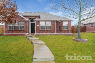 Building Photo - 317 Welch Dr