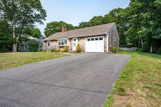 Building Photo - 10 Eastover