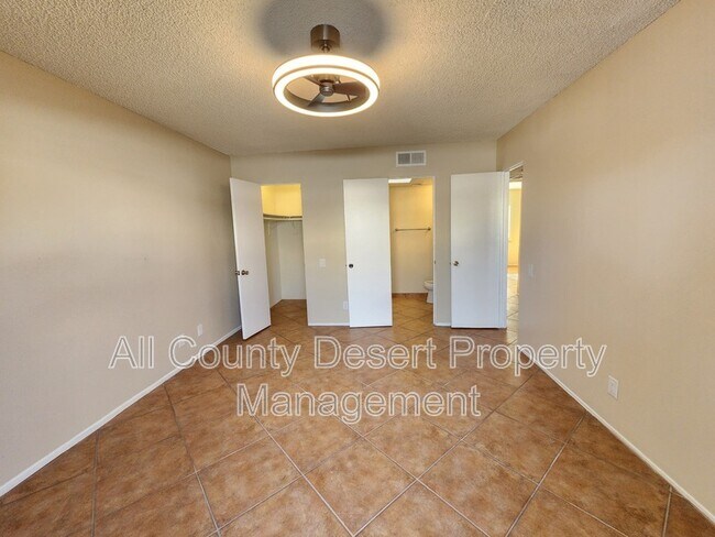 Building Photo - 760 E Cottonwood Rd