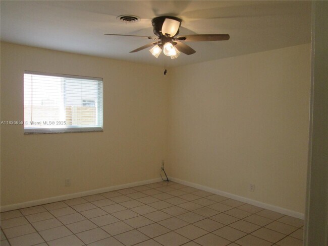 Building Photo - 4831 Bayview Dr