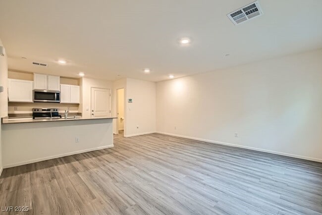 Building Photo - 4859 Wine Rdg Ave