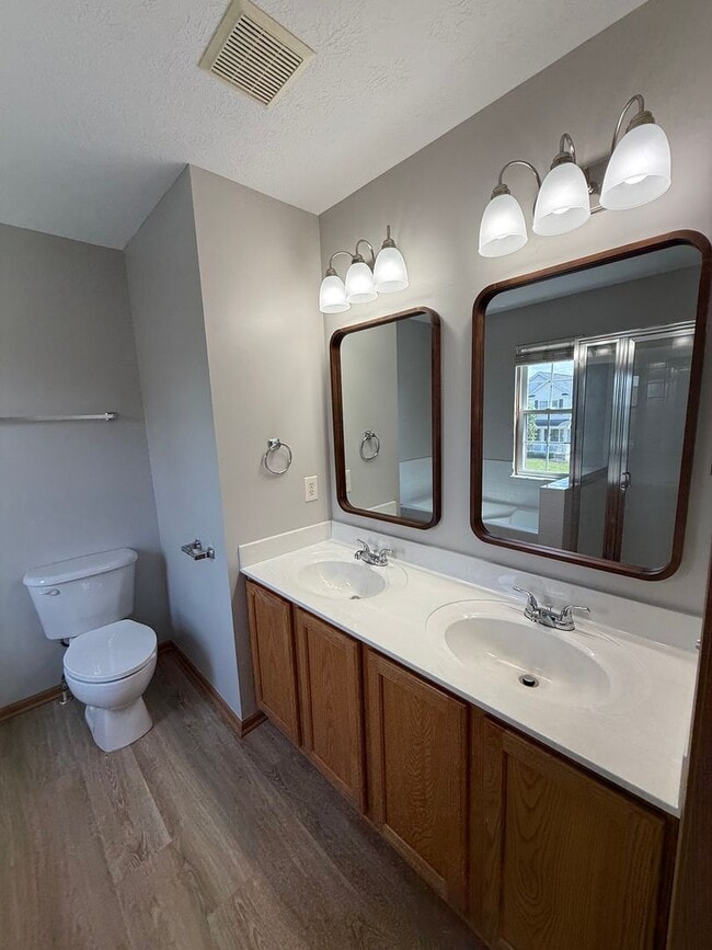 Building Photo - 4 Bedroom, 2.5 Bathroom House in Sycamore ...