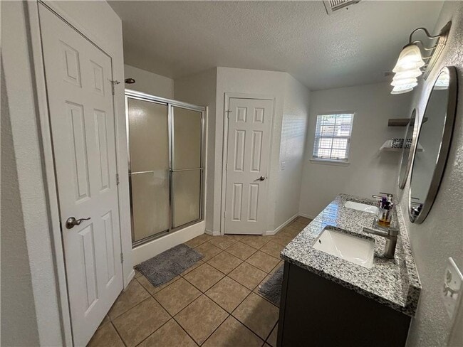 Building Photo - 431 Spicewood Trail