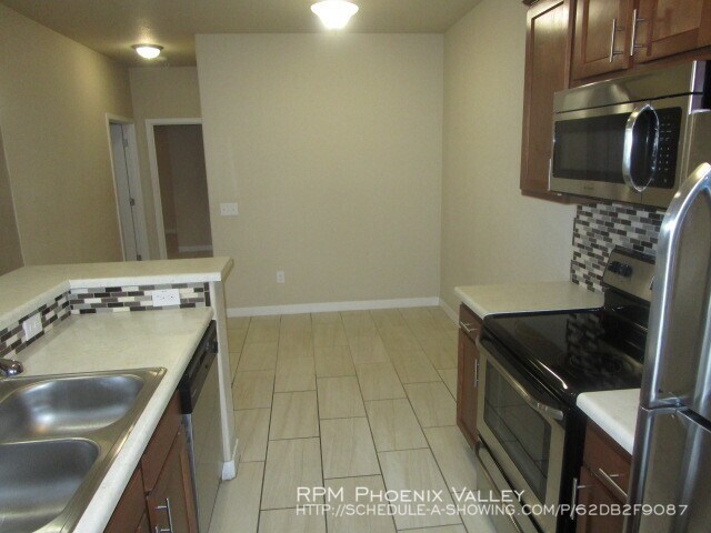 Building Photo - 2525 E Siesta Ln