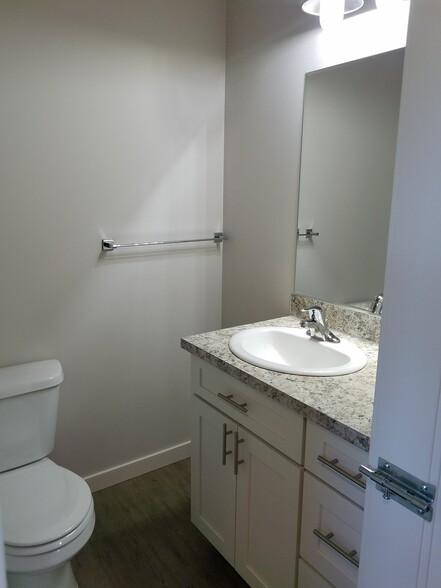 Building Photo - 104 N Anacortes St