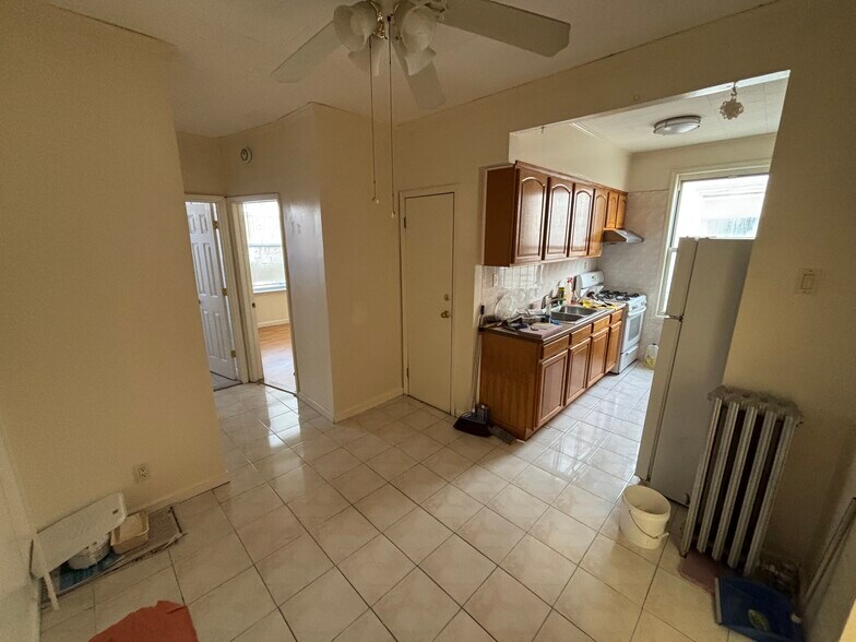 Dining - 2333 E 24th St