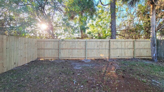 Building Photo - 318 Sun Dial Ct