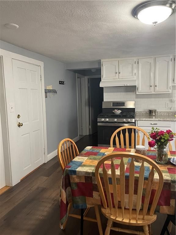 Building Photo - 12 Third School St