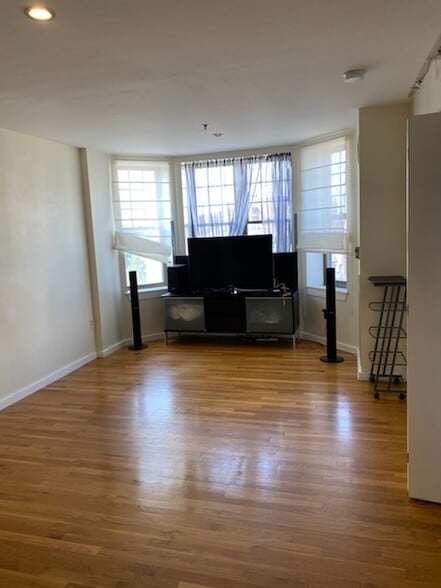 Building Photo - 534 Commonwealth Ave