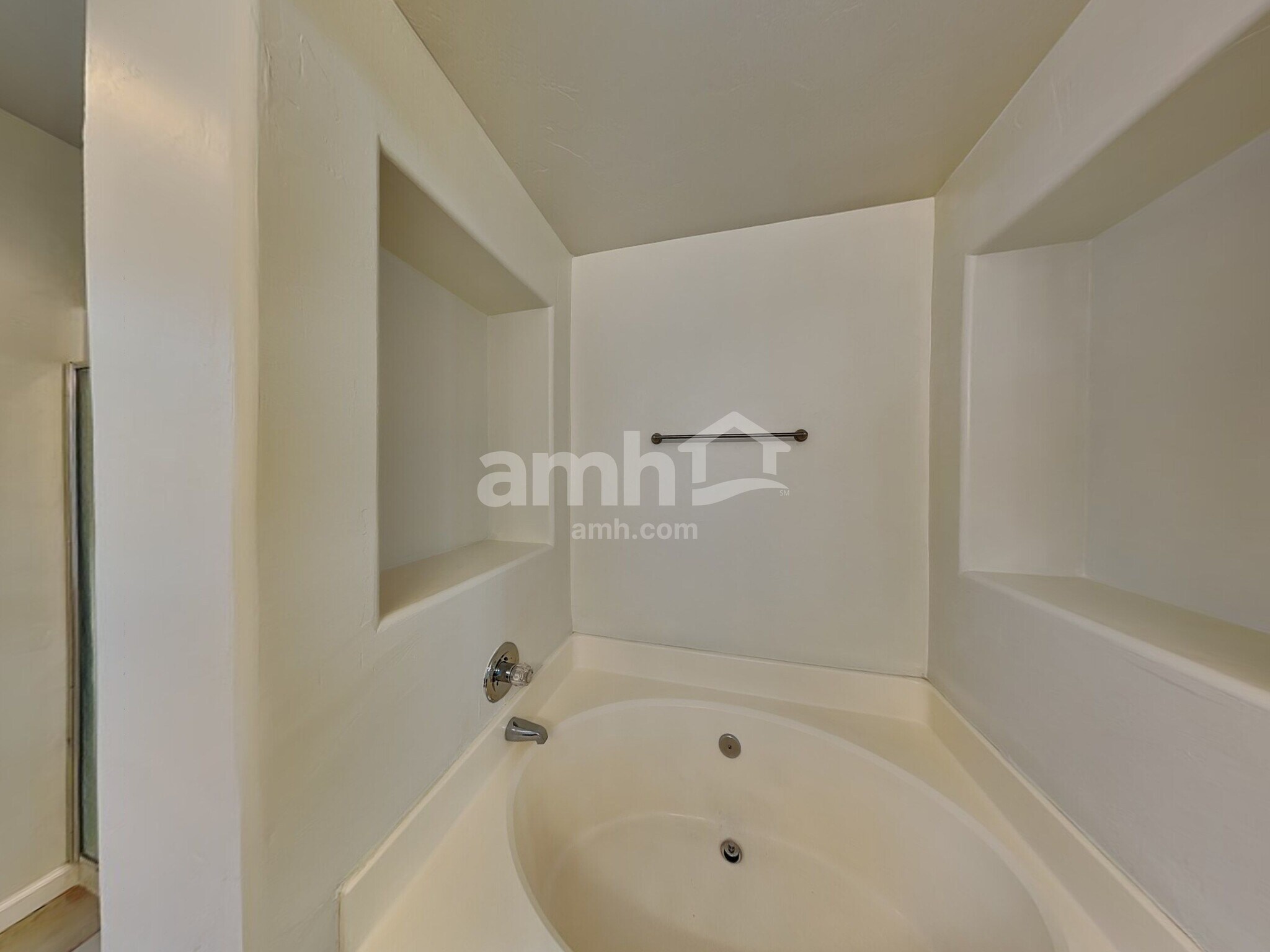 Building Photo - 7659 S Meadow Spring Way