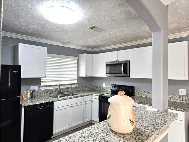 Building Photo - 13006 Kingsmill Dr