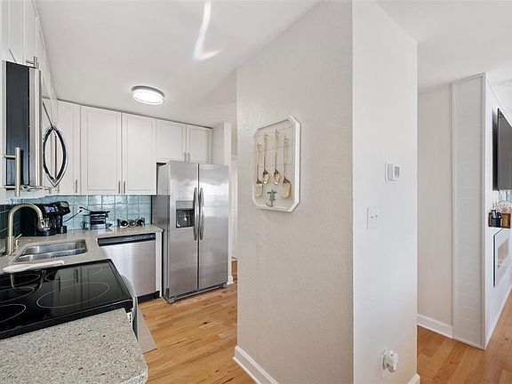 Building Photo - 5102 Coquina Key Dr SE