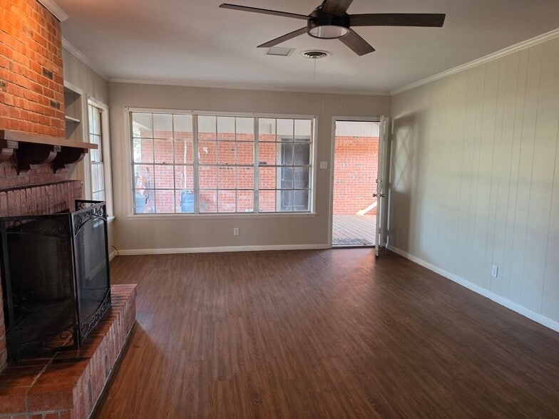 Building Photo - 749 San Patricio Ave