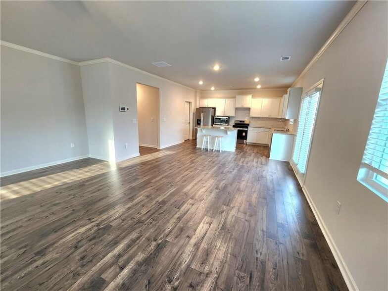 Building Photo - 359 King Vlg