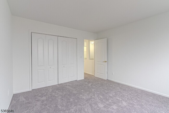 Building Photo - 22 Deer Hill Ct
