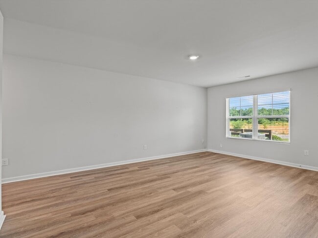 Building Photo - ASK ABOUT RENT SPECIAL! Fantastic Location – Spacious 3 Bedroom Townhome with Rear-Entry Garage!