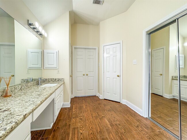 Building Photo - 3015 Gilford Ln