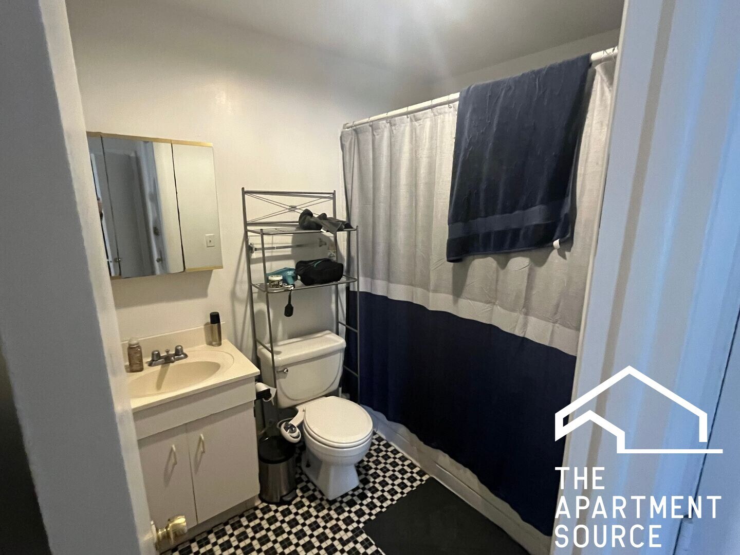 Building Photo - 3037 N Southport Ave