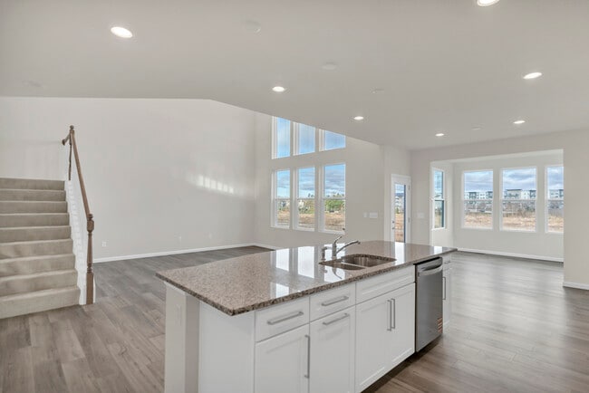 Building Photo - 668 Branson Dr