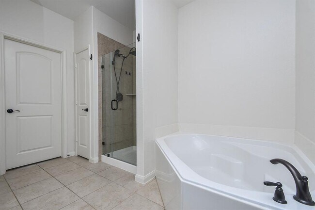 Building Photo - 21022 Echo Manor Dr