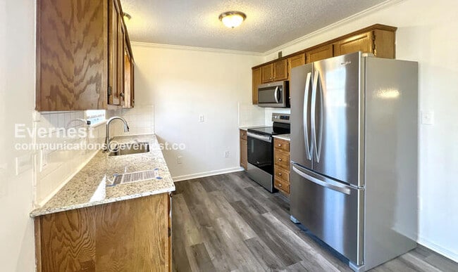 Building Photo - 1021 SE Steeple Dr