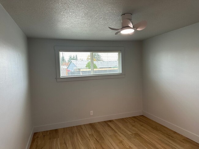 Building Photo - Beautifully updated 2 bed/1bath duplex in Thurston!