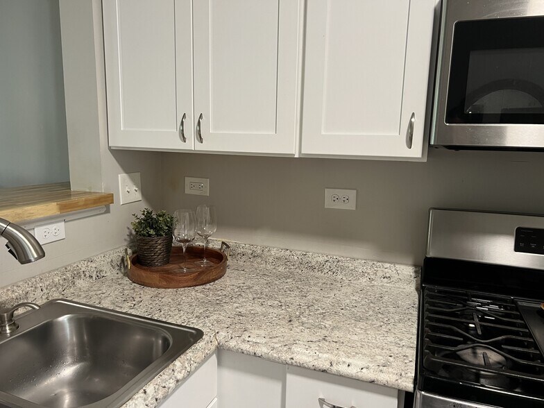 Building Photo - 2128 Fulham Dr