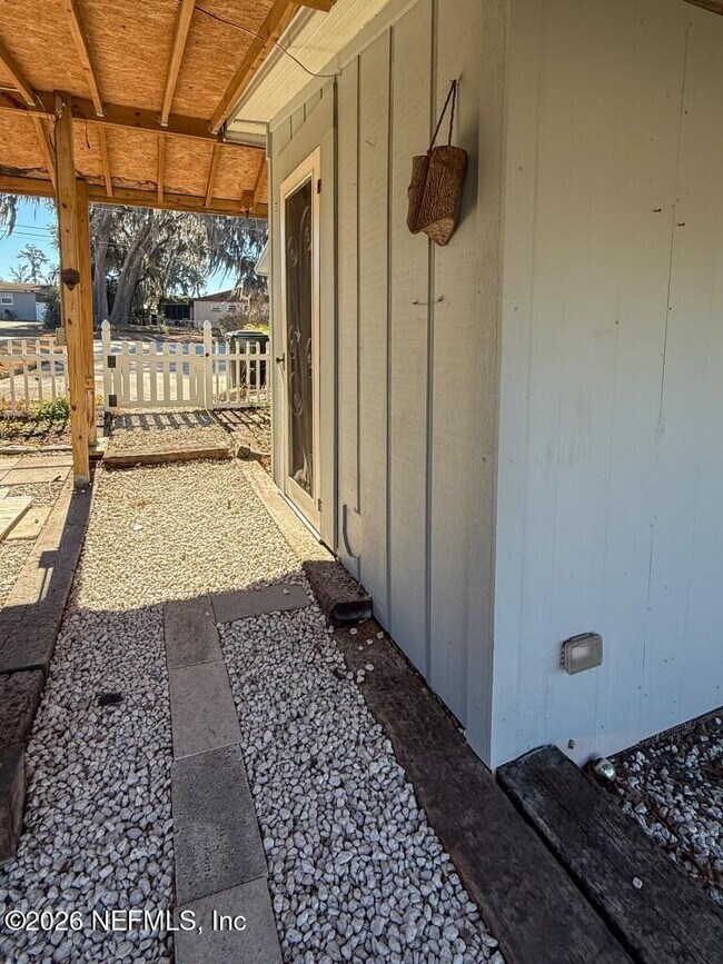 Building Photo - 360 Canis Dr W