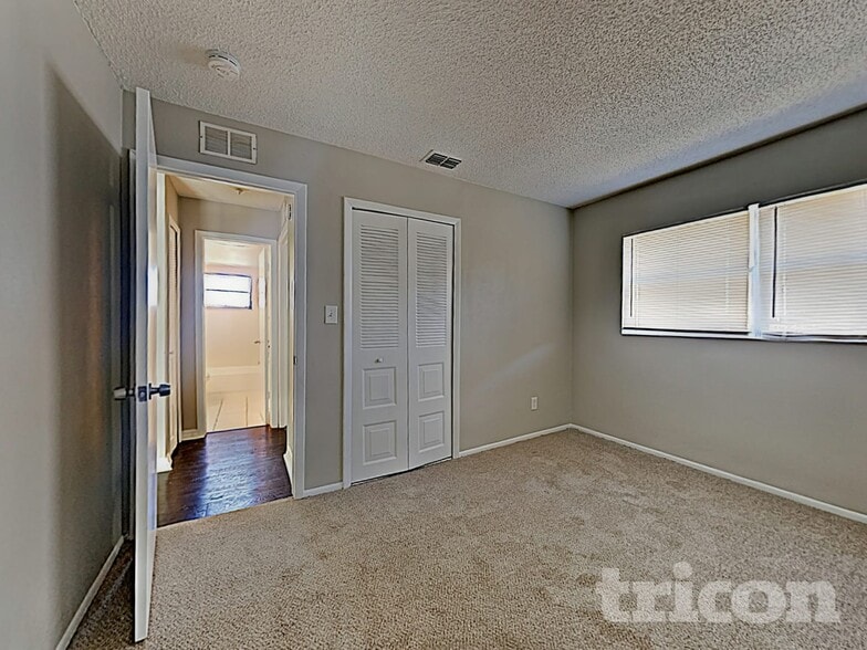 Building Photo - 816 Centerwood Ct