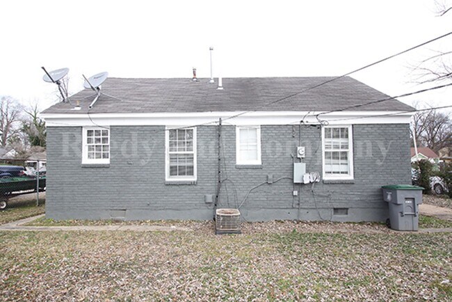 Building Photo - 2977 N Radford Rd