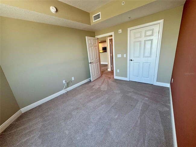 Building Photo - 800 N Tamiami Trl