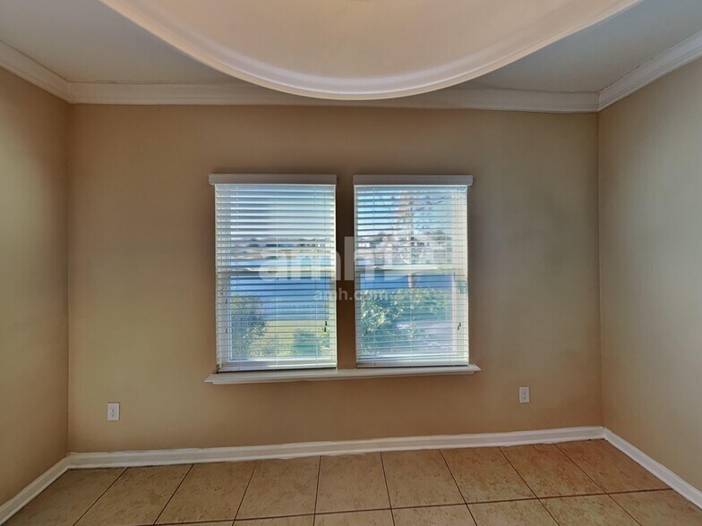 Building Photo - 210 Athens Dr