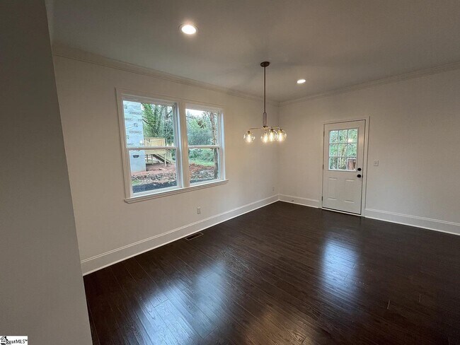 Building Photo - 305 Averill St