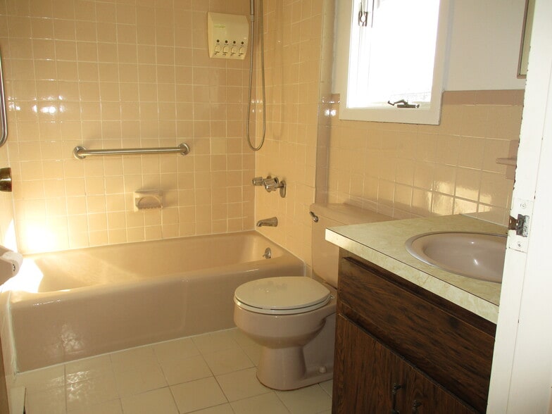 Bath - 88 Feronia Way