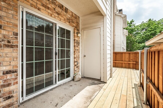Building Photo - 1 Bed, 1 Bath condo near Lower Greenville!
