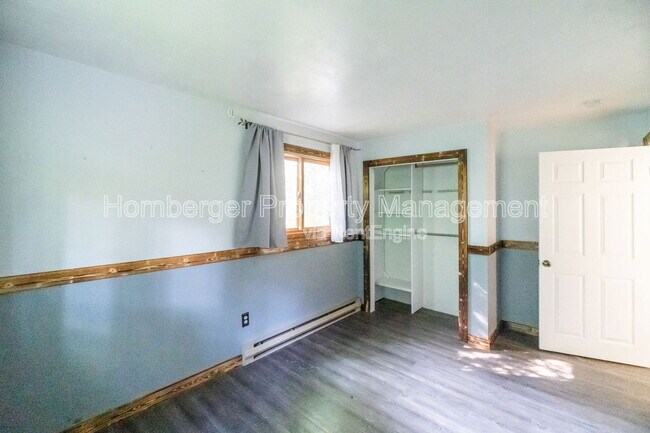 Building Photo - 1407 W Spring Ln