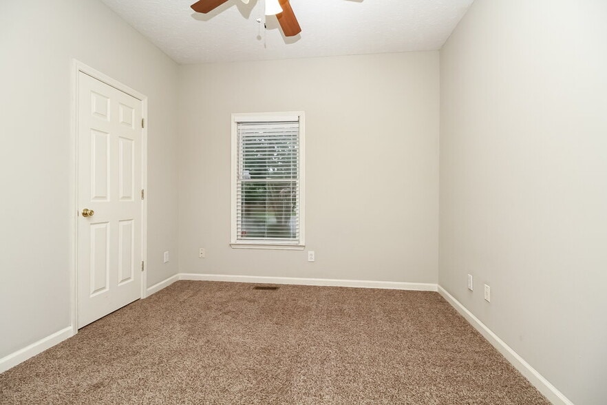 Building Photo - 1802 Cascade Ct